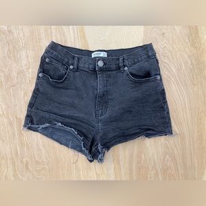Pull&Bear High Waisted Raw Edge Denim Shorts, Black, size 8
